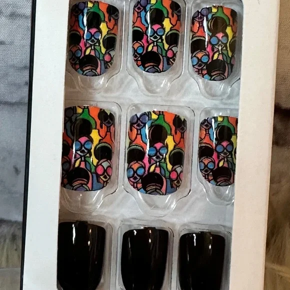 Impress Alice+Olivia Spare Oval Shaped Rainbow State Press on Nails - Picture 3 of 4